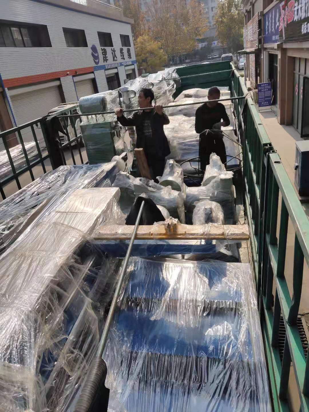 自动排焊机，2D成型机发往新疆和田
